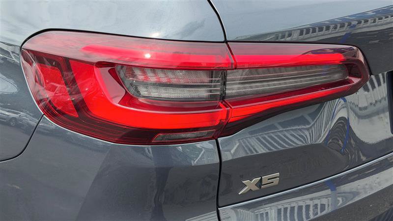 Used 2022 BMW X5 M50i AWD/4WD image 14