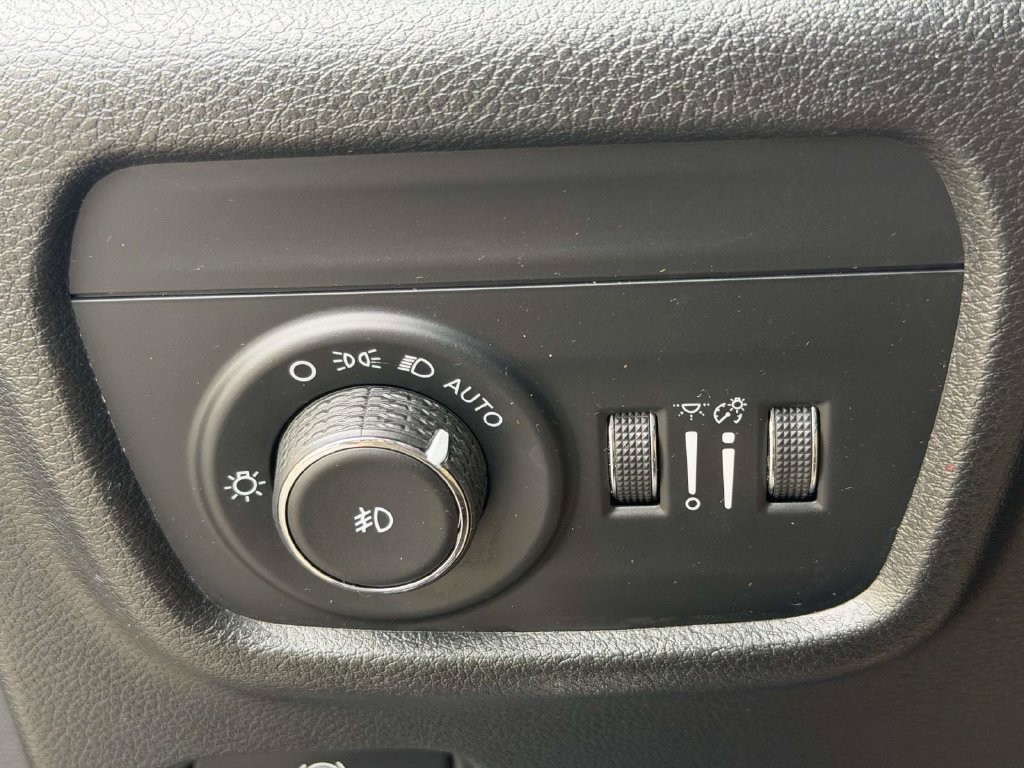 Used 2022 Jeep Grand Cherokee Limited AWD/4WD image 25