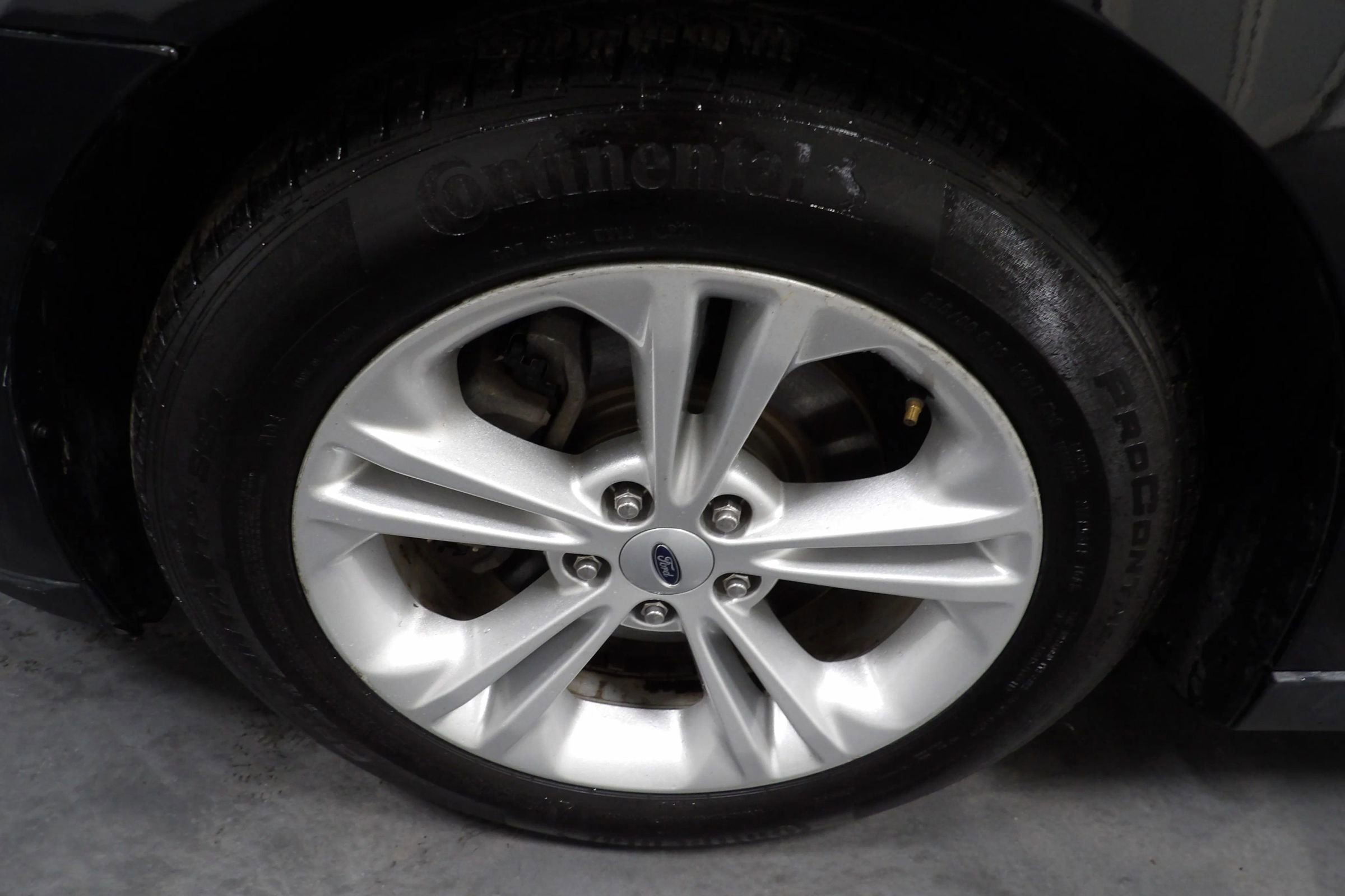 Used 2017 Ford Taurus SE image 17