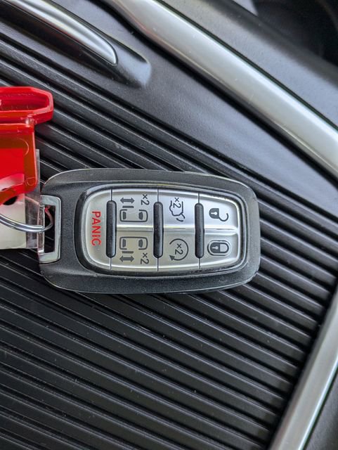 Used 2024 Chrysler Pacifica Touring-L FWD image 33