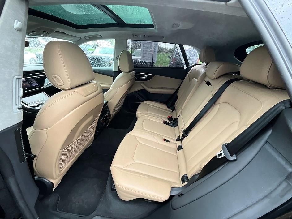 Used 2022 Audi Q8 Prestige AWD/4WD image 30
