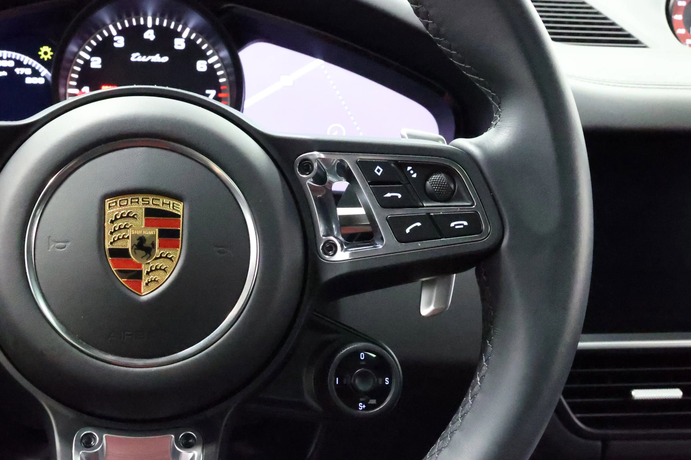 Used 2020 Porsche Cayenne Turbo image 28