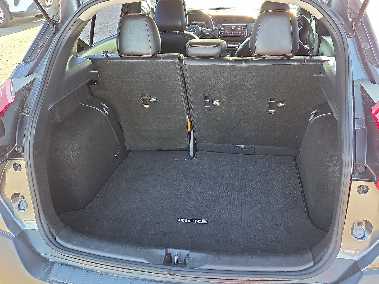 Used 2018 Nissan Kicks SR w/ Premium Package image 7