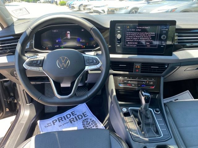 Used 2025 Volkswagen Jetta SE FWD image 7