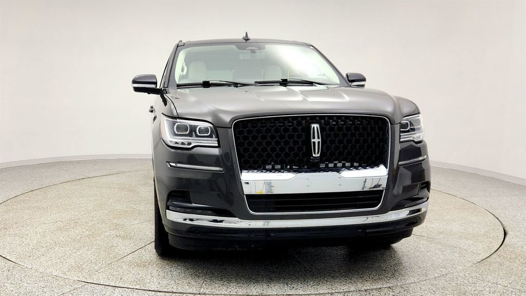 Used 2024 Lincoln Navigator Black Label AWD/4WD image 2