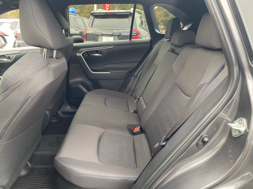 Used 2025 Toyota RAV4 SE image 6