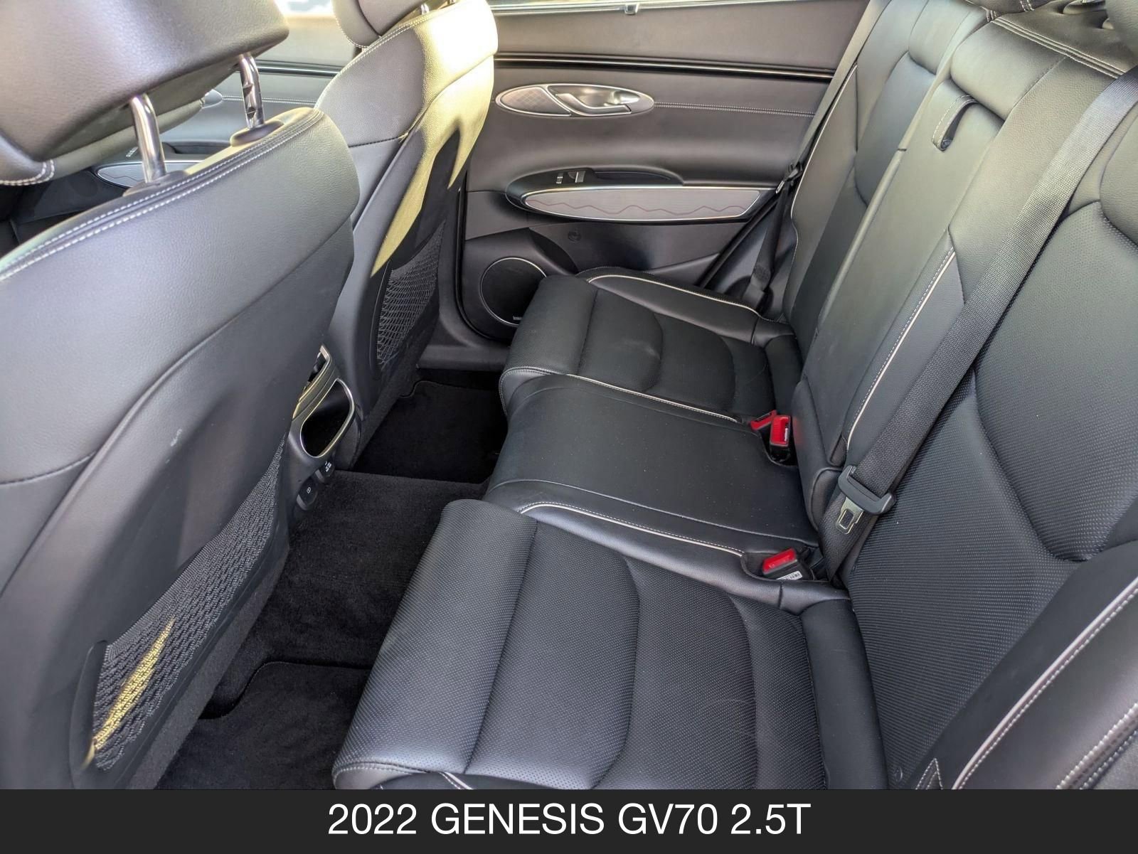 Used 2022 Genesis GV70 2.5T w/ Advanced Package image 15