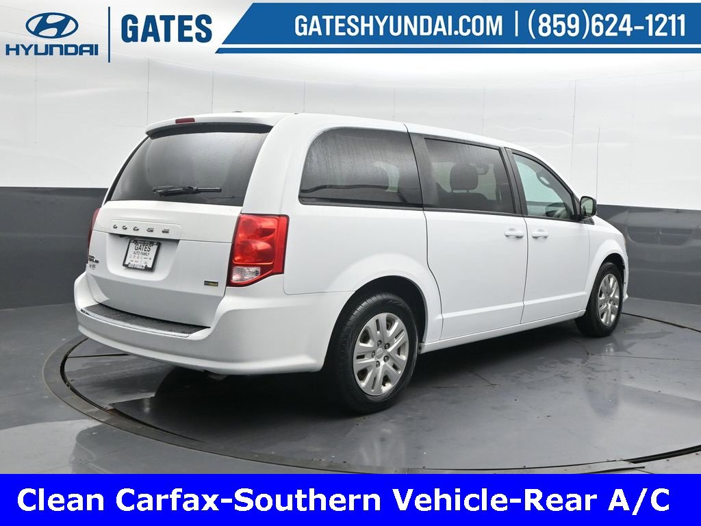Used 2018 Dodge Grand Caravan SE w/ UConnect Hands-Free Group image 2