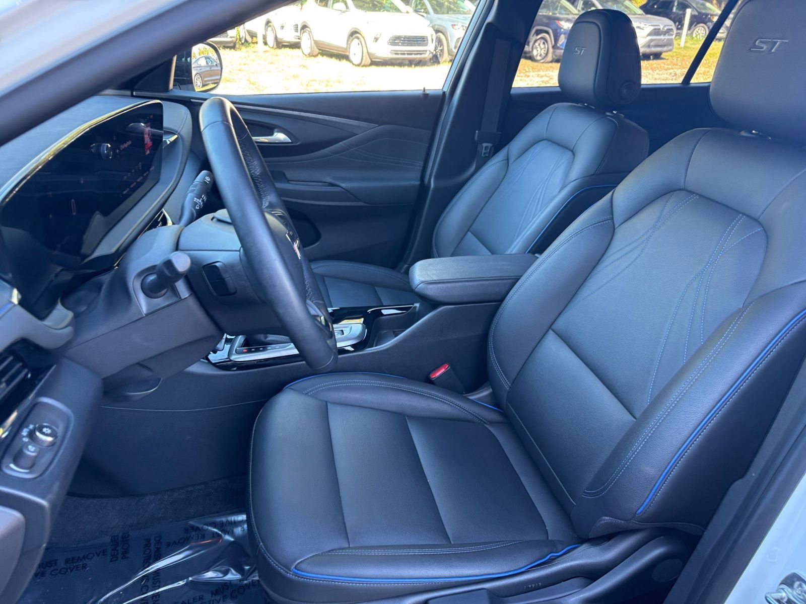 Used 2025 Buick Envista Sport Touring image 36