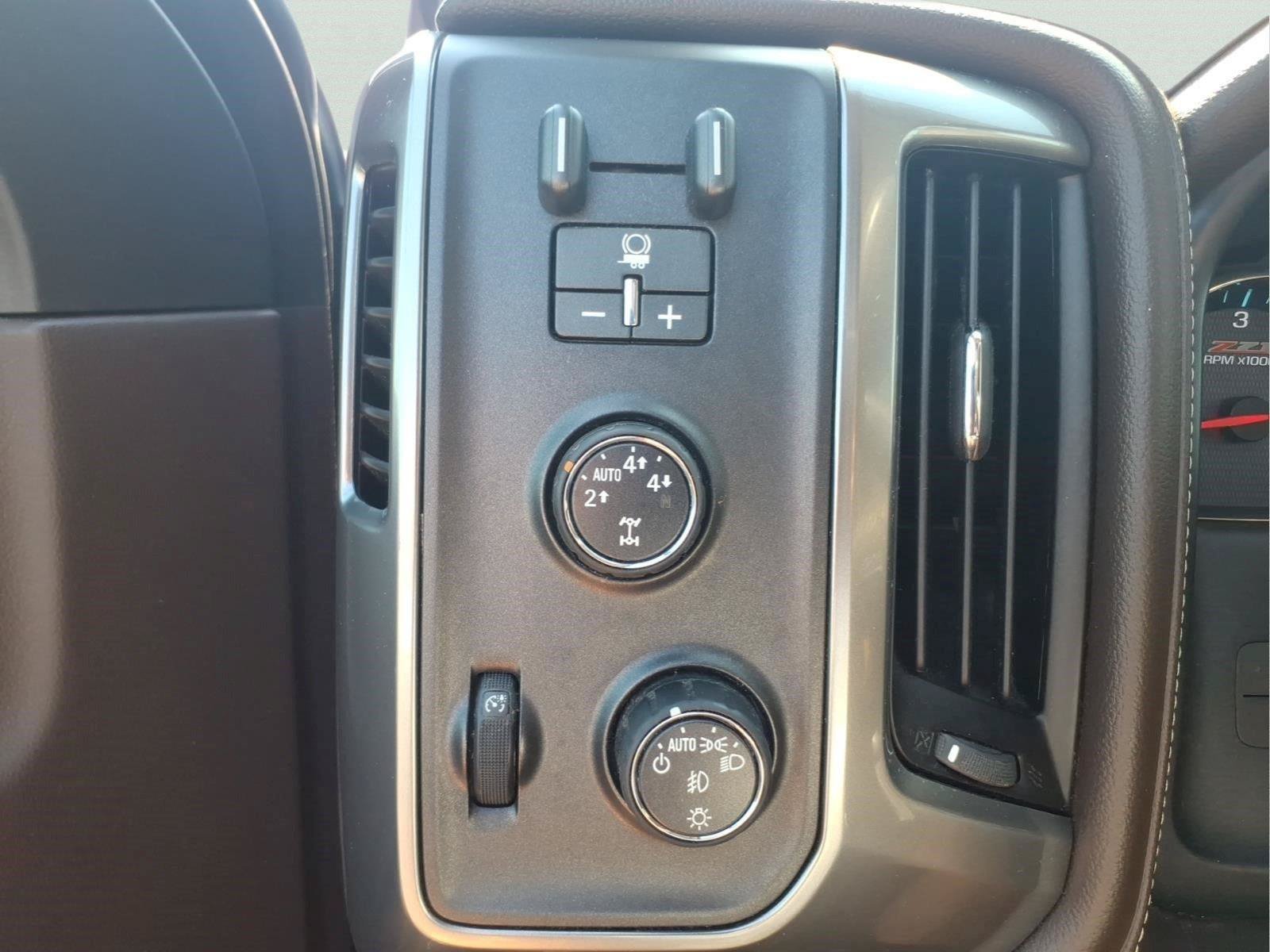 Used 2015 Chevrolet Silverado 1500 LTZ AWD/4WD image 19