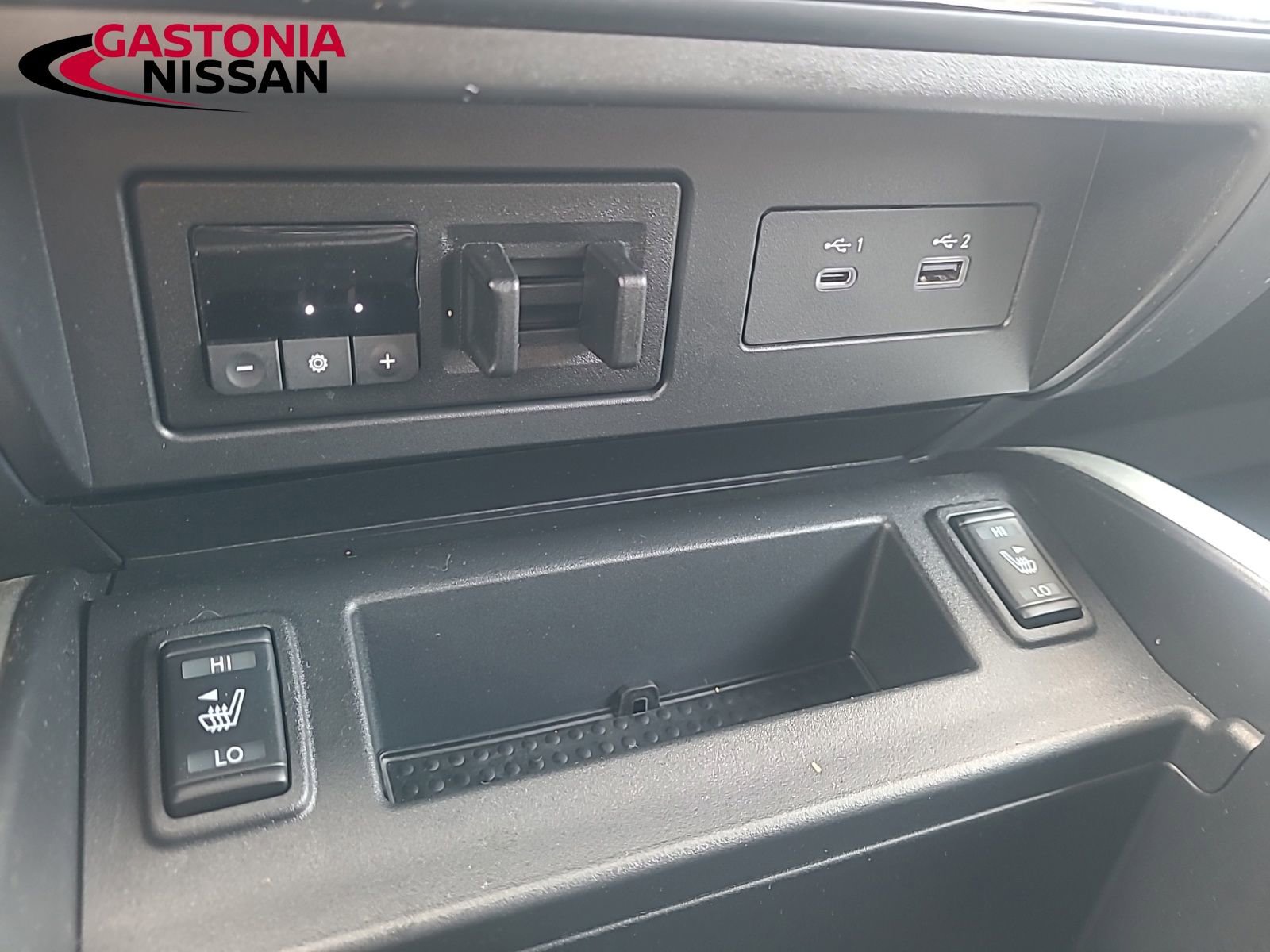 Used 2024 Nissan Titan SV w/ SV Convenience Package image 46