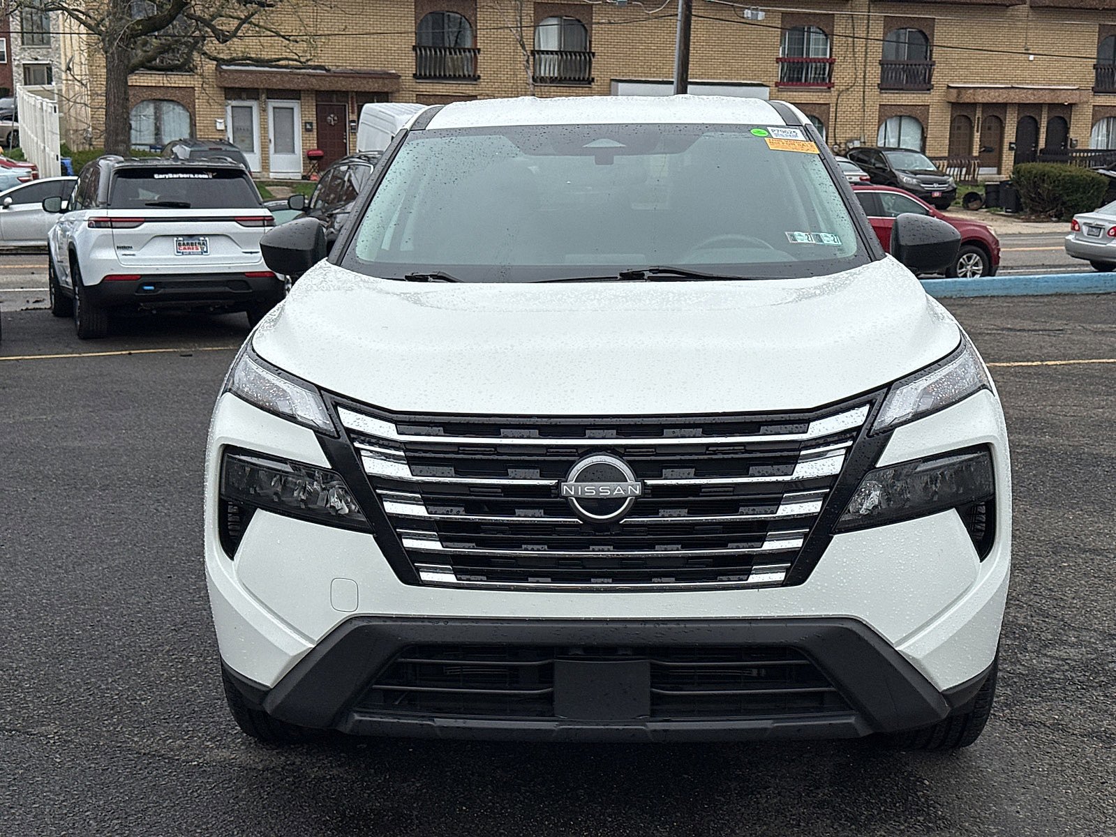 Used 2024 Nissan Rogue S FWD image 2