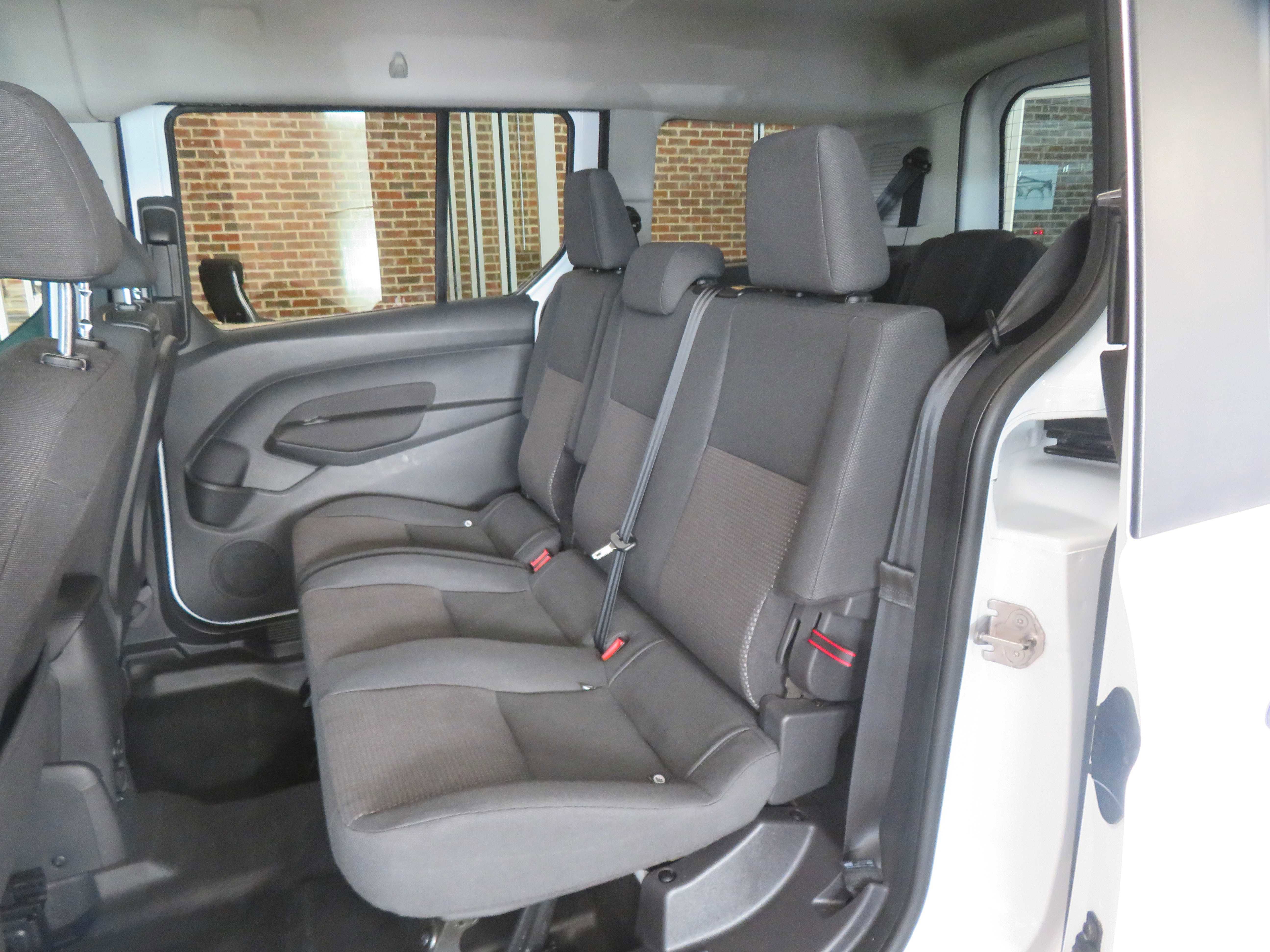 Used 2016 Ford Transit Connect XL image 17