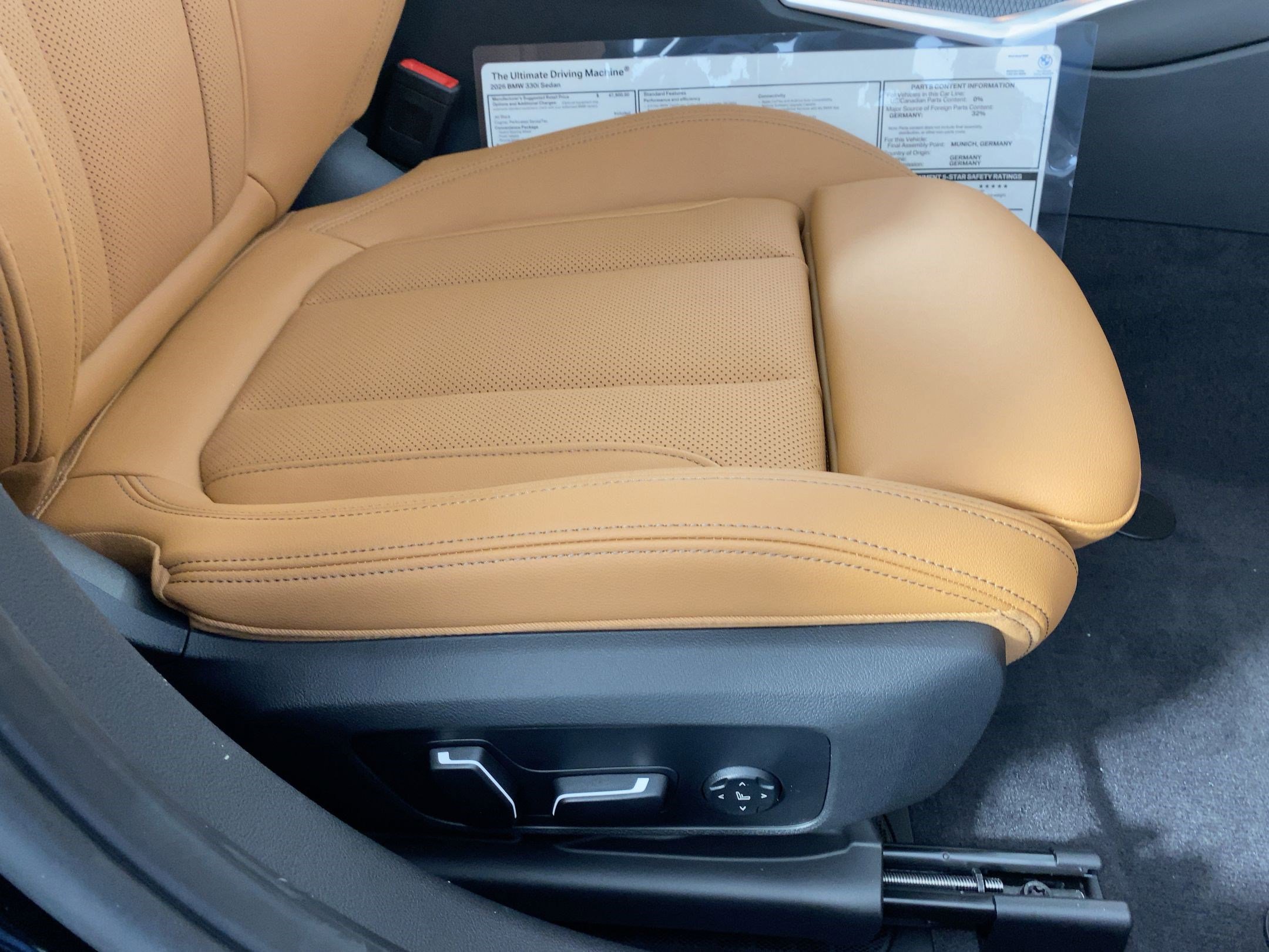 Used 2026 BMW 330i Sedan w/ Convenience Package image 32