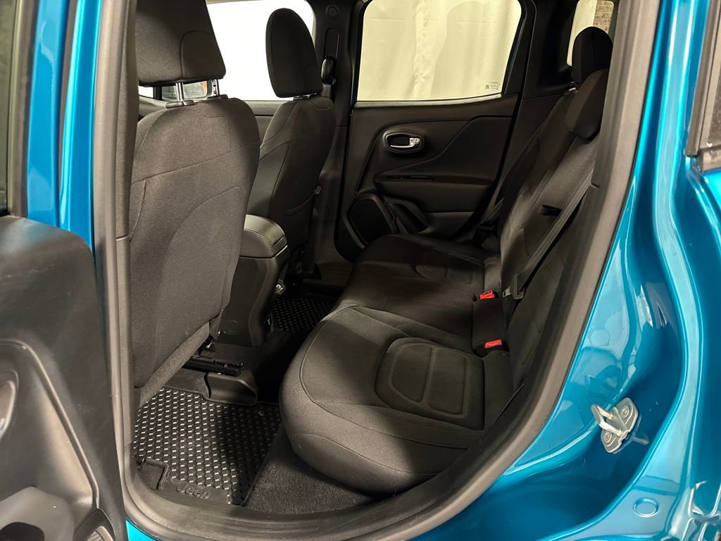 Used 2022 Jeep Renegade Latitude w/ Convenience Group AWD/4WD image 5