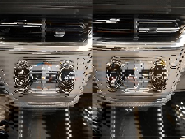 Used 2025 Buick Envista Preferred image 24