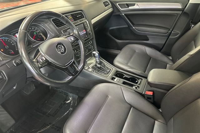 Used 2016 Volkswagen e-Golf SEL Premium w/ Driver Assistance Package image 10