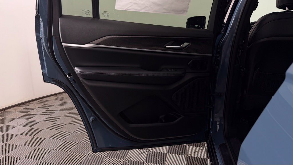 New 2027 Jeep Grand Cherokee L Limited AWD/4WD image 25