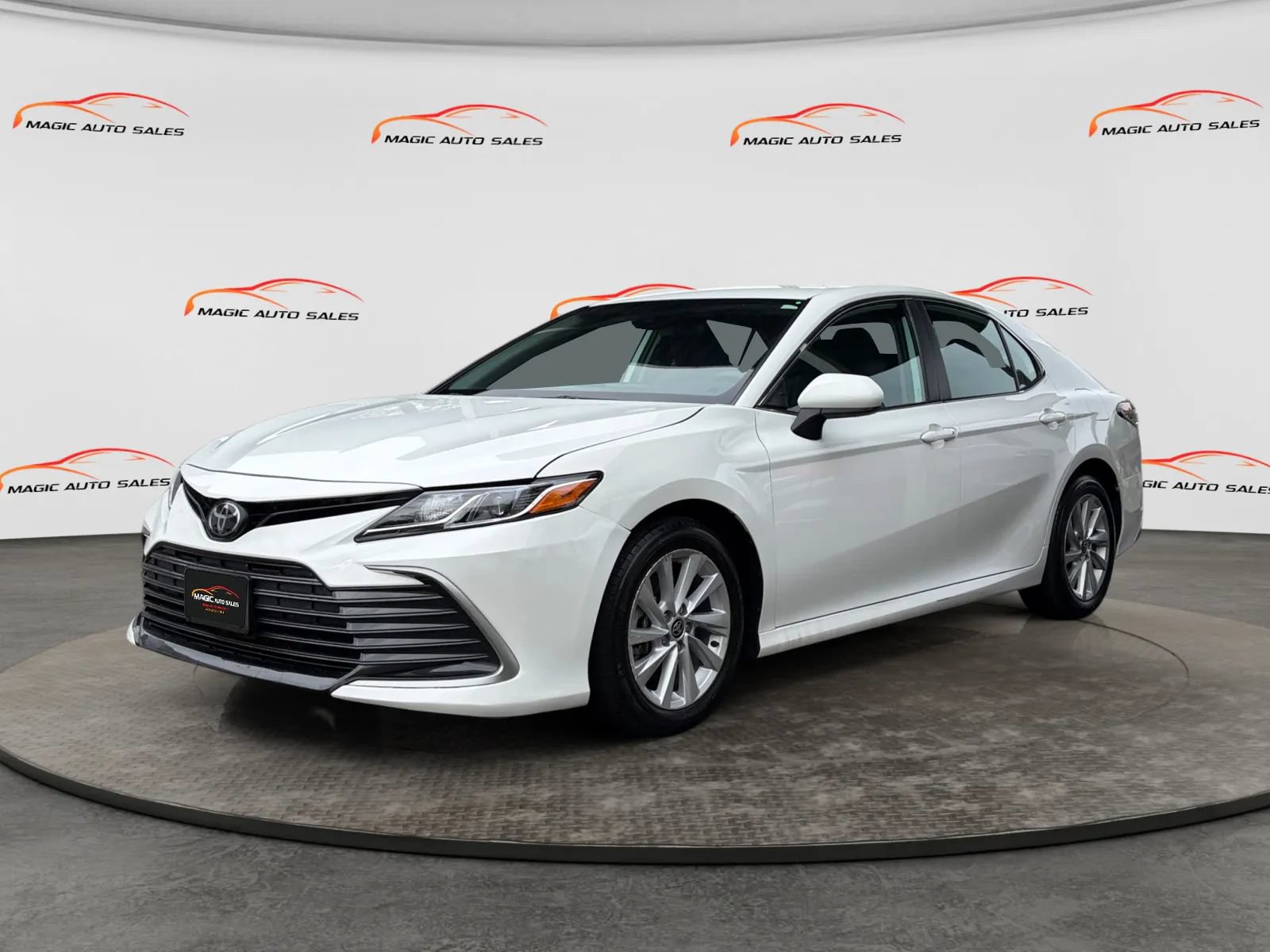 Used 2024 Toyota Camry LE AWD/4WD image 1