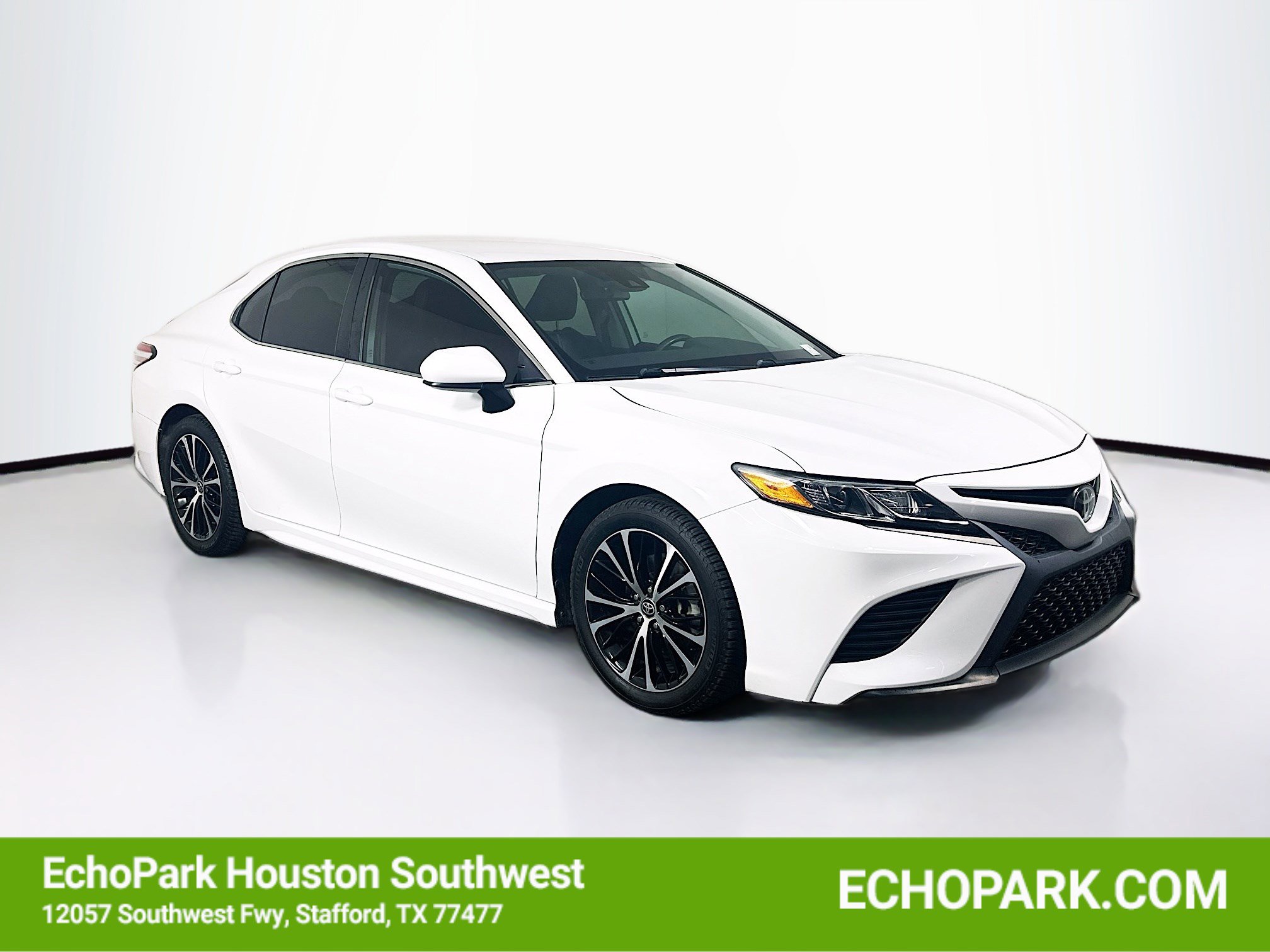 Used 2020 Toyota Camry SE FWD image 1