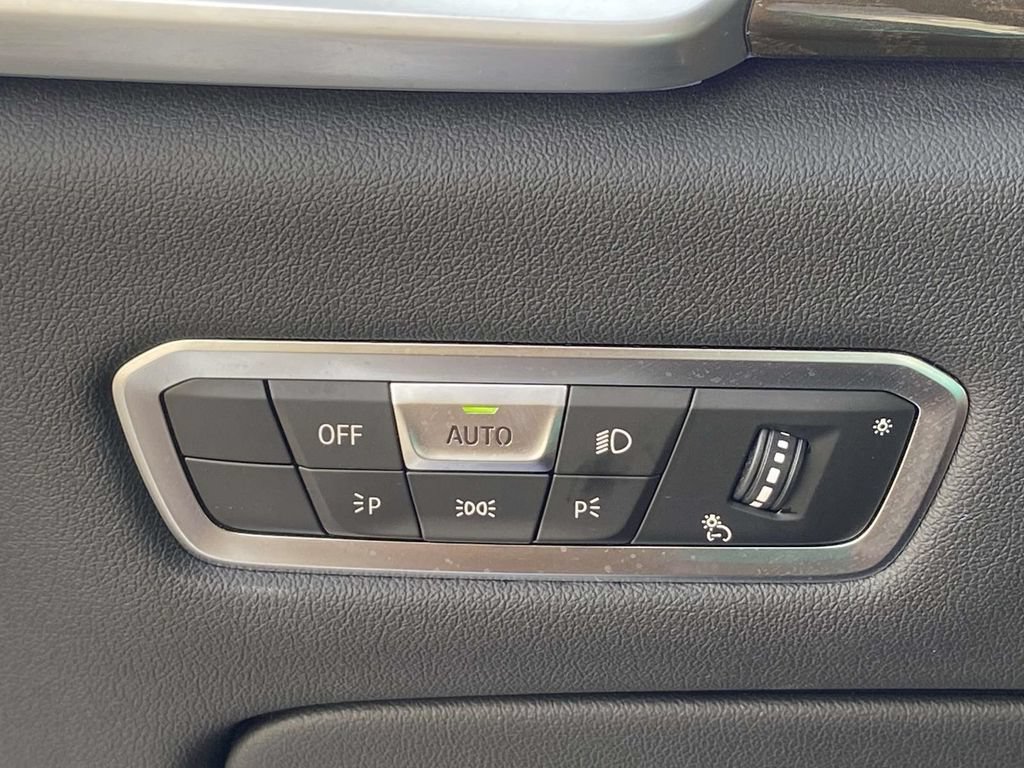 Used 2022 BMW X6 xDrive40i w/ M Sport Package AWD/4WD image 33