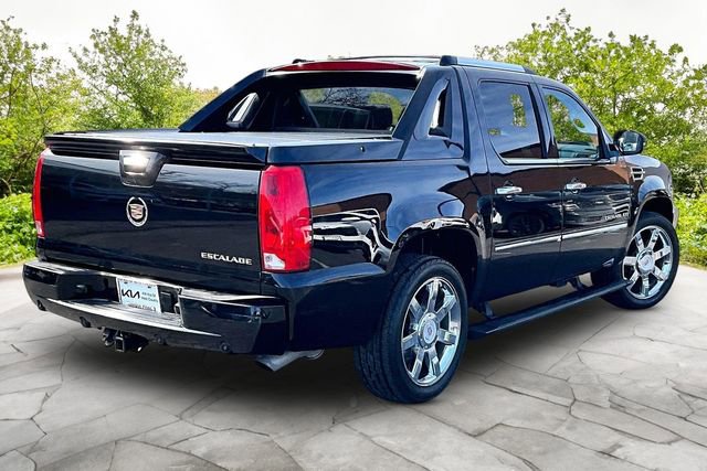 Used 2013 Cadillac Escalade EXT Premium image 2