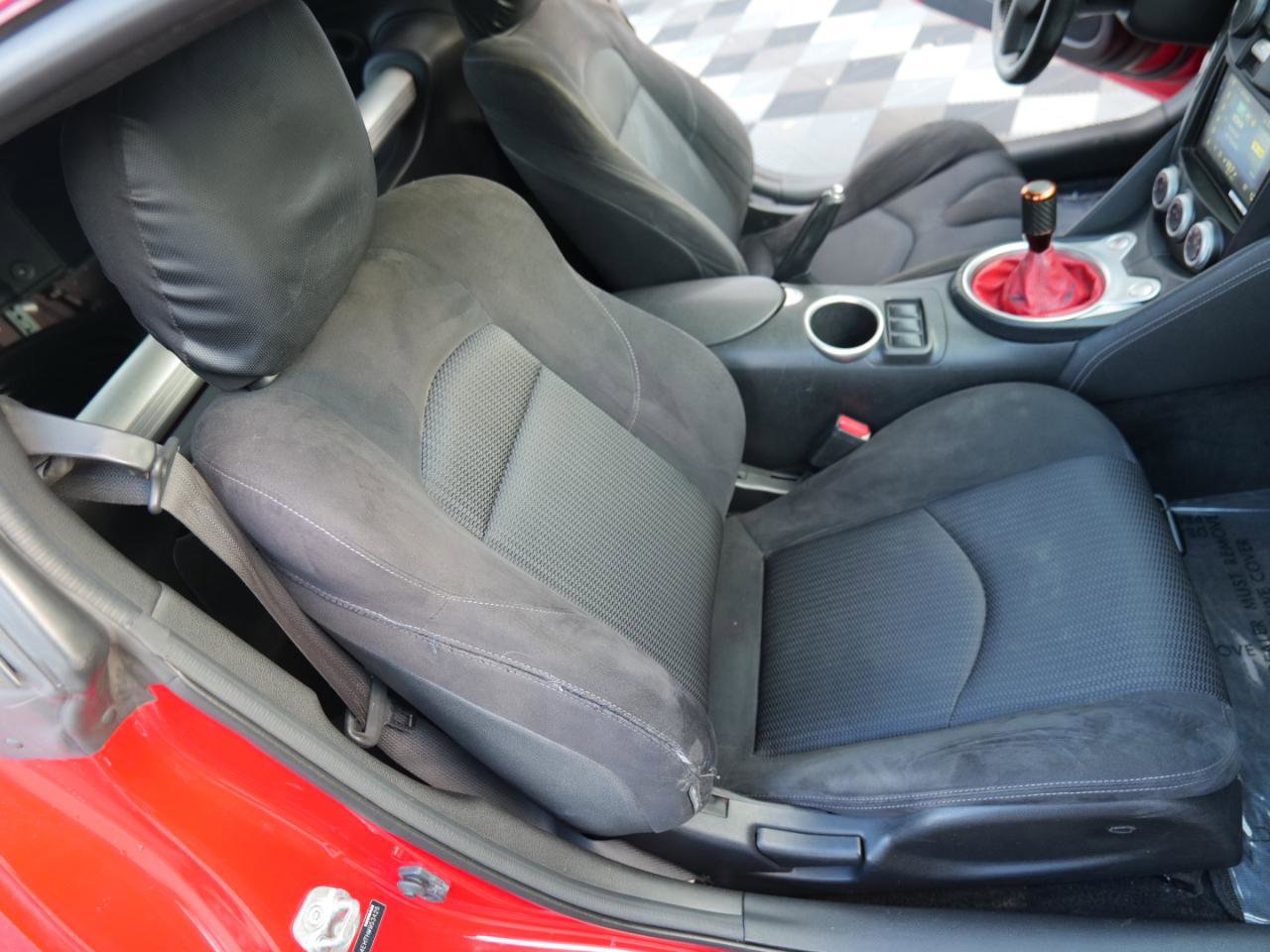 Used 2017 Nissan 370Z Coupe RWD image 38