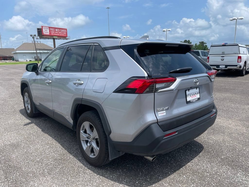 Used 2025 Toyota RAV4 LE AWD/4WD image 5