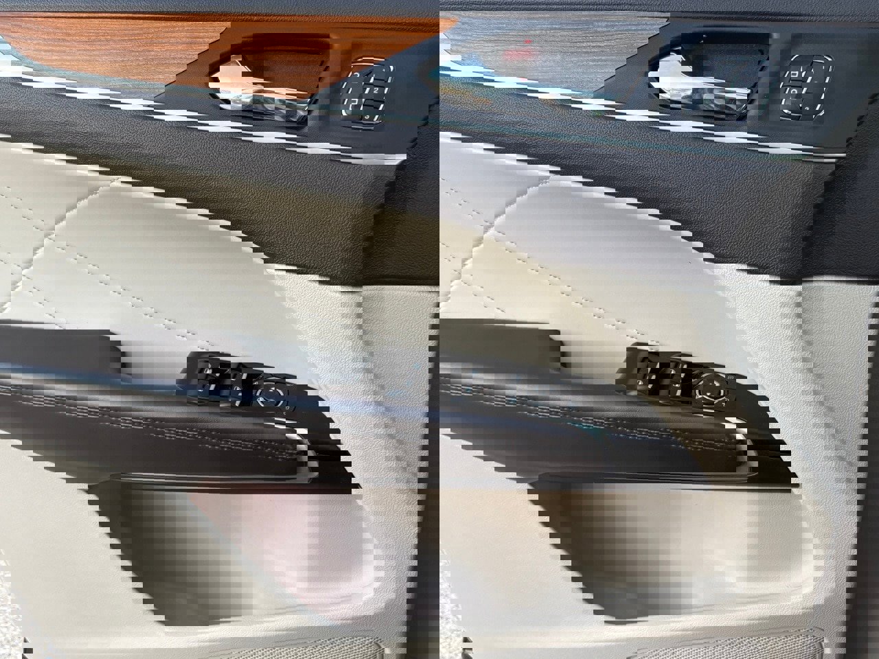 Used 2019 Lincoln MKC Select w/ Select Plus Package image 28