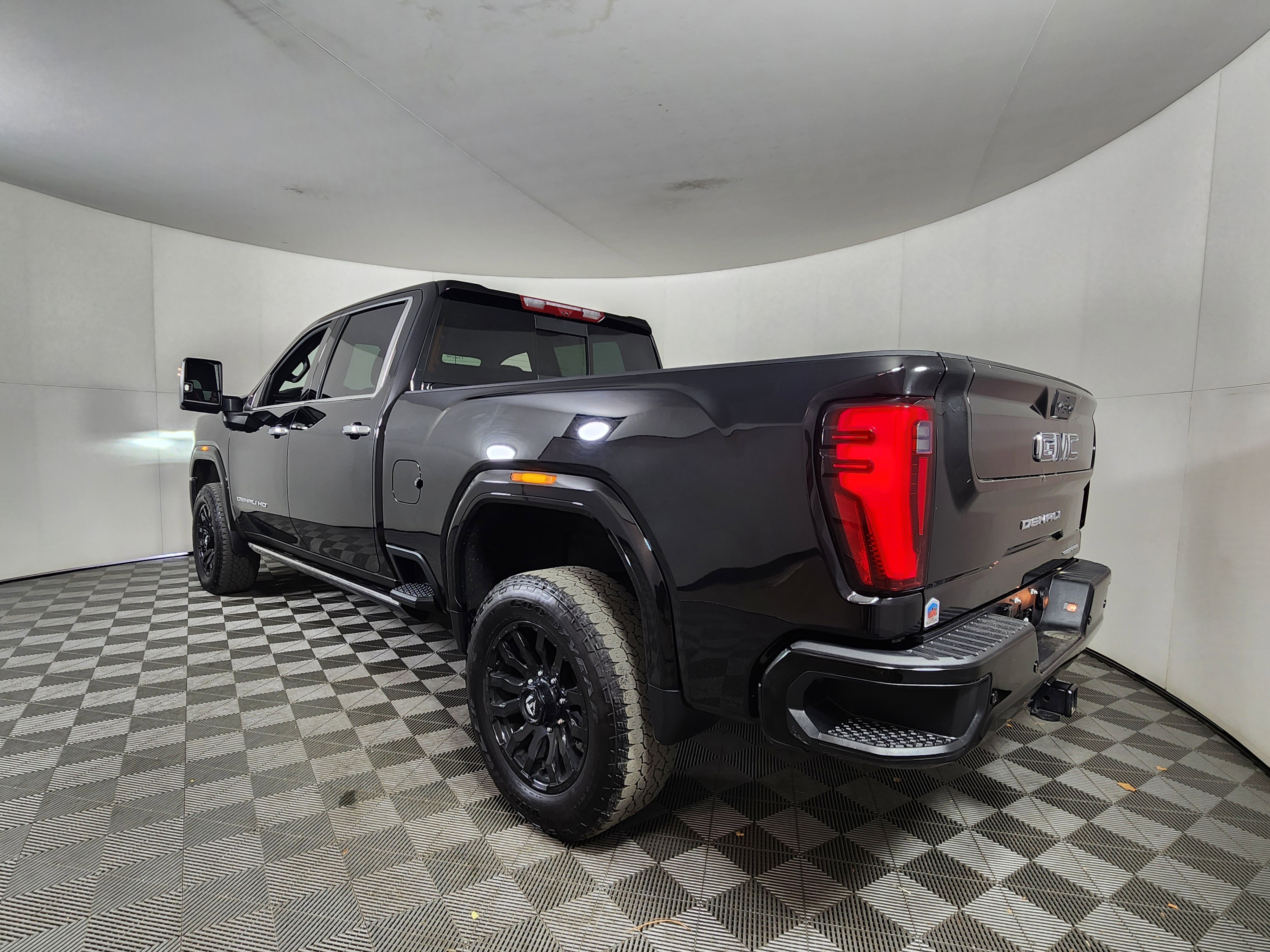 Used 2025 GMC Sierra 2500 Denali Ultimate image 5