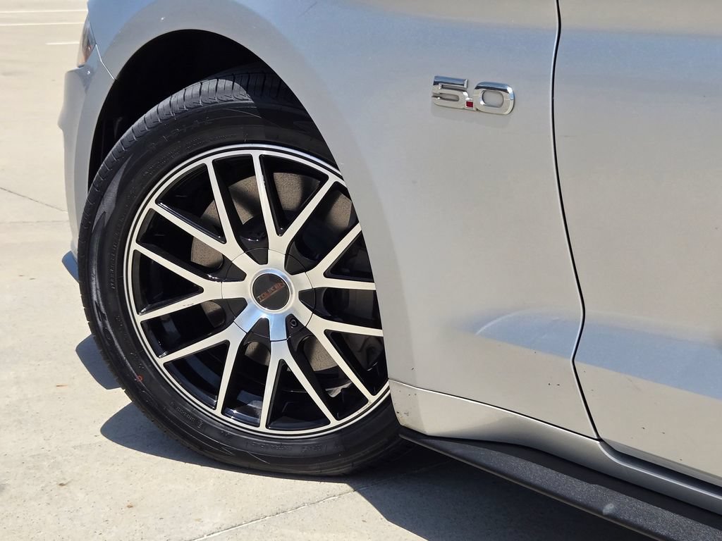 Used 2019 Ford Mustang GT Premium RWD image 27