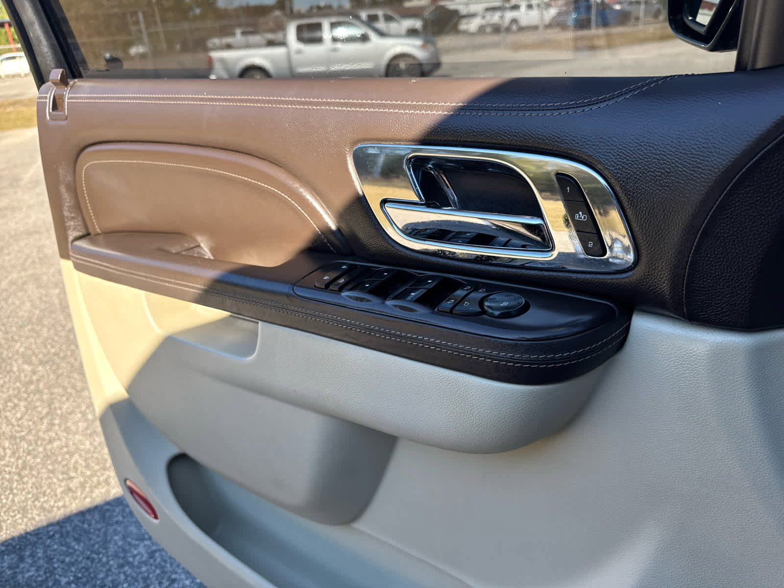 Used 2014 Cadillac Escalade ESV Platinum image 43