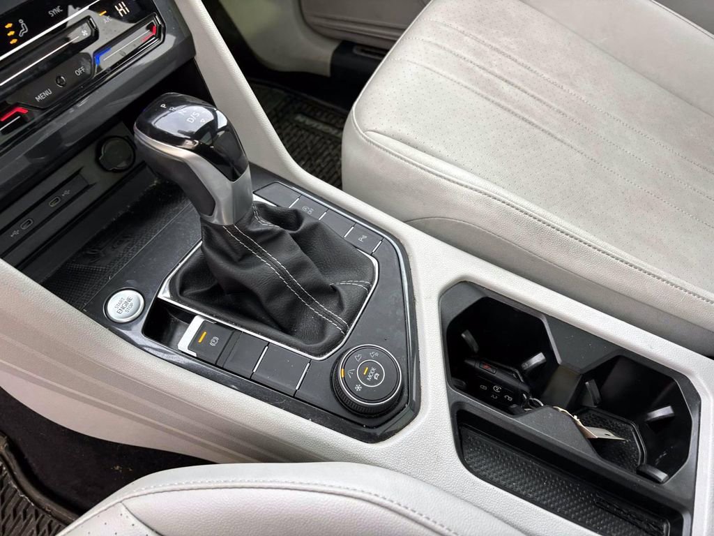 Used 2022 Volkswagen Tiguan SE R-Line image 23