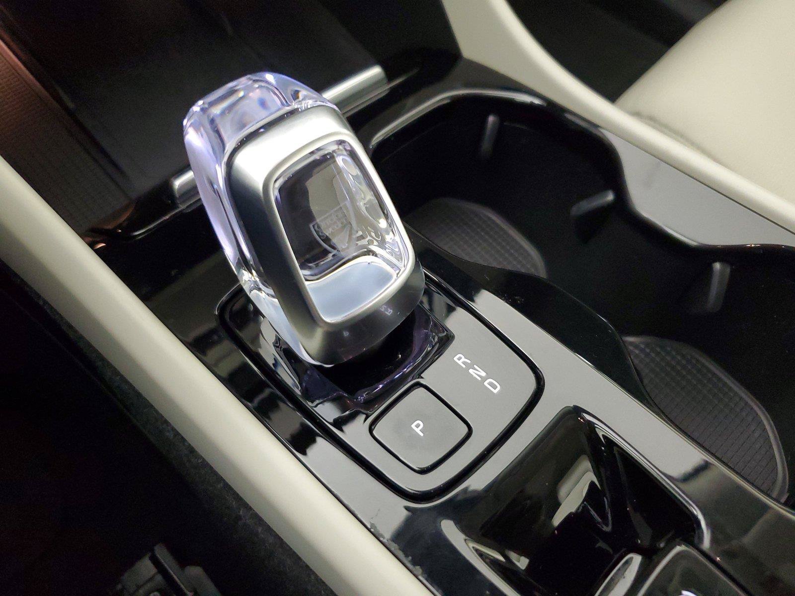 Used 2024 Volvo XC40 B5 Plus w/ Protection Package Premier AWD/4WD image 32