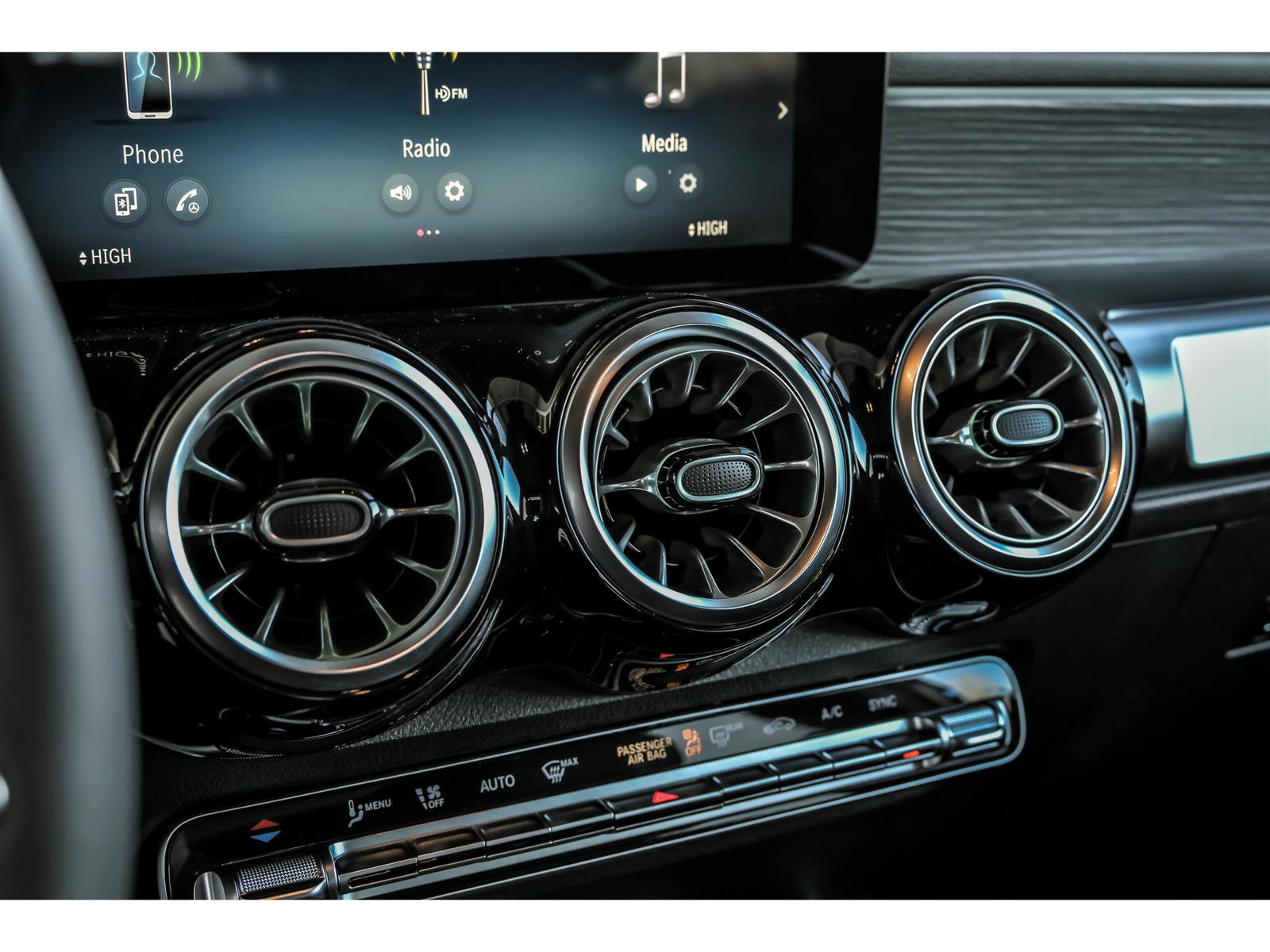 New 2026 Mercedes-Benz GLB 250 4MATIC image 15