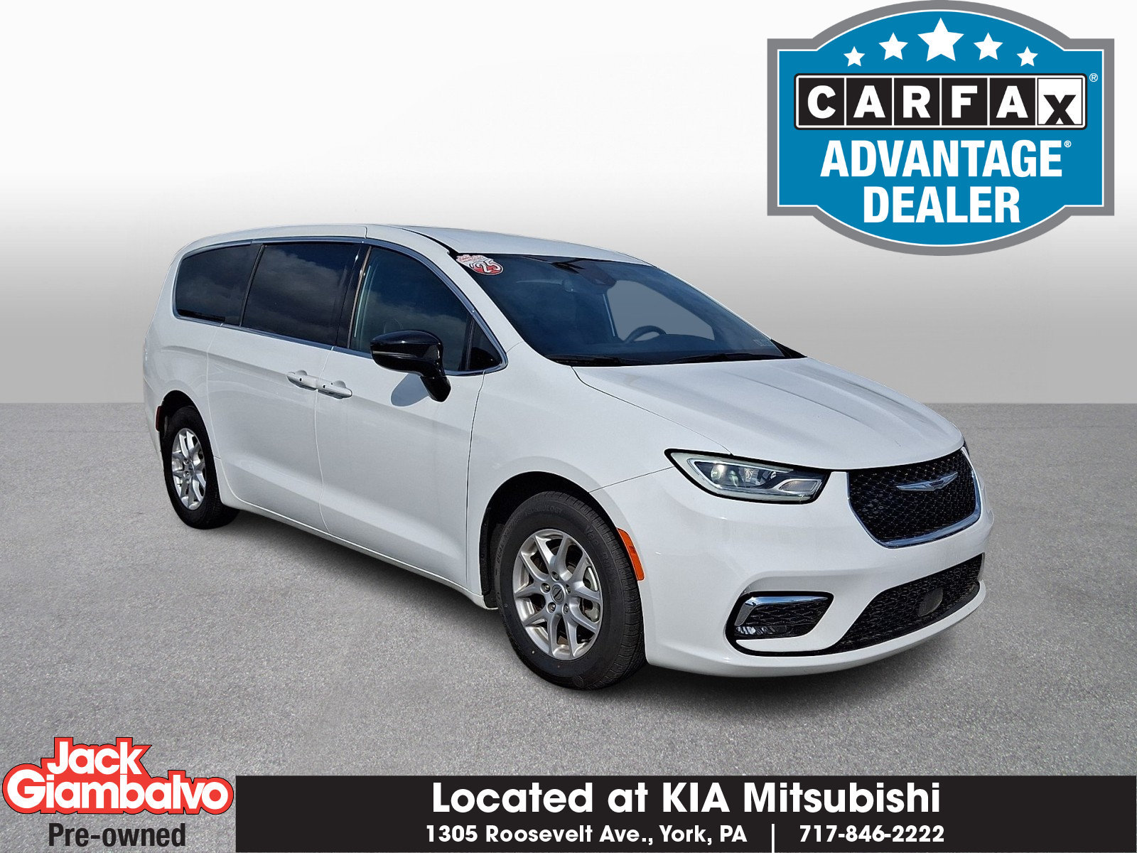 Used 2025 Chrysler Pacifica Select