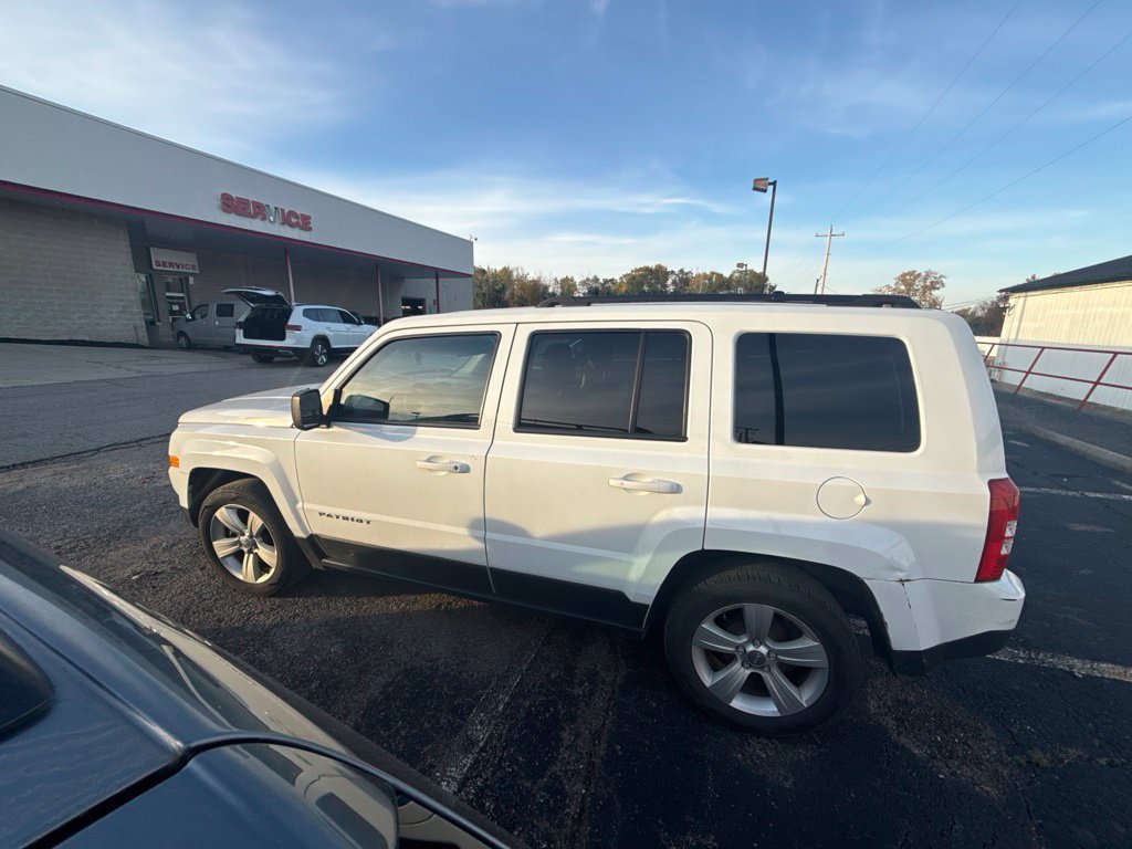 Used 2017 Jeep Patriot Latitude FWD image 2