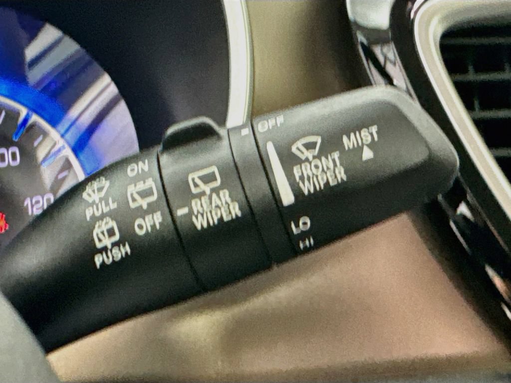 Used 2017 Chrysler Pacifica Touring-L w/ Tire & Wheel Group FWD image 14