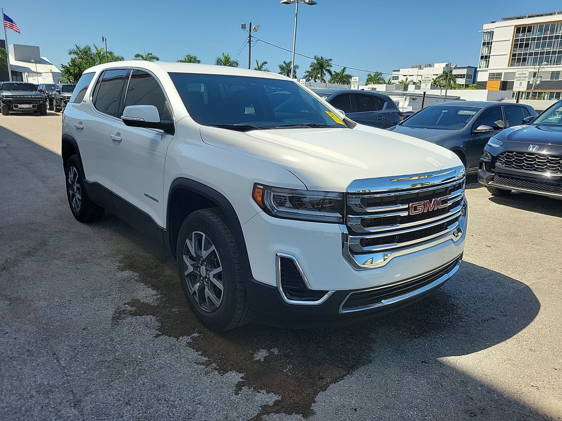 Used 2023 GMC Acadia SLE image 5