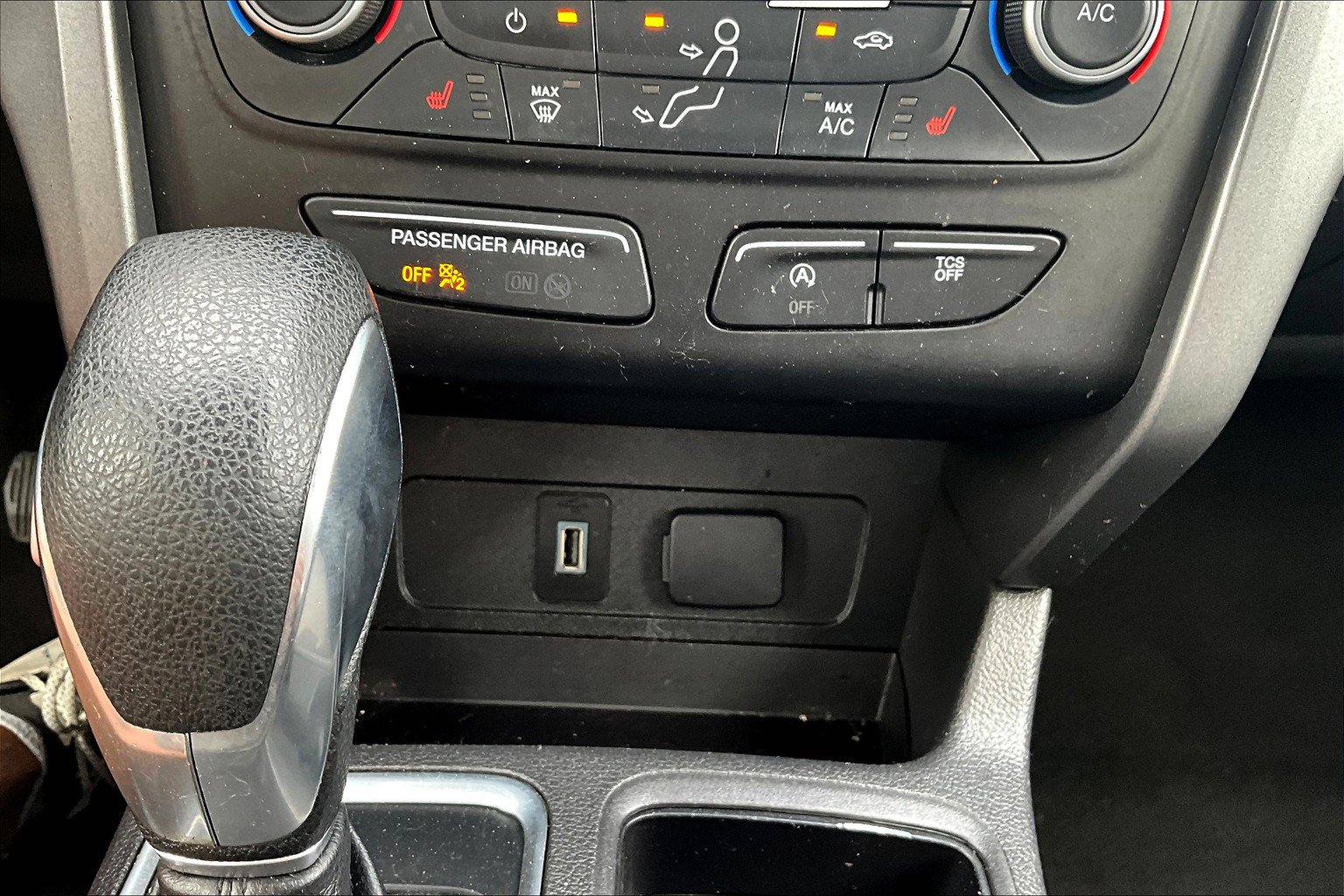 Used 2018 Ford Escape SE w/ SE Sync 3 Package FWD image 34