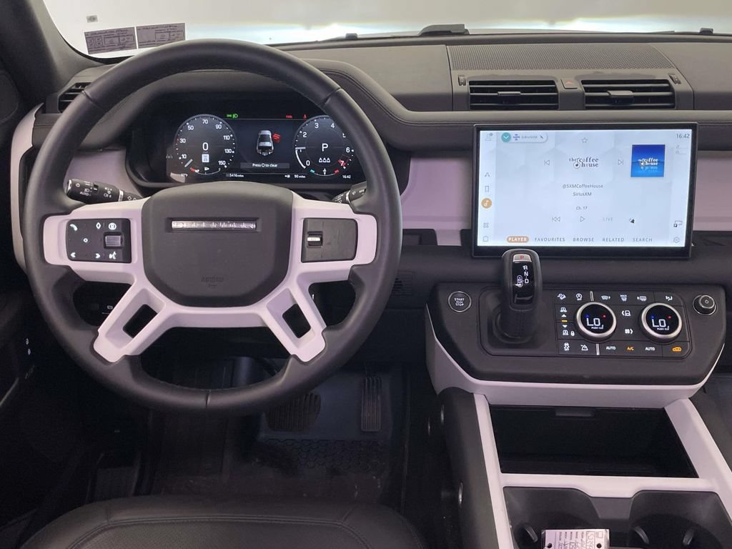 Used 2025 Land Rover Defender 90 X-Dynamic SE AWD/4WD image 22