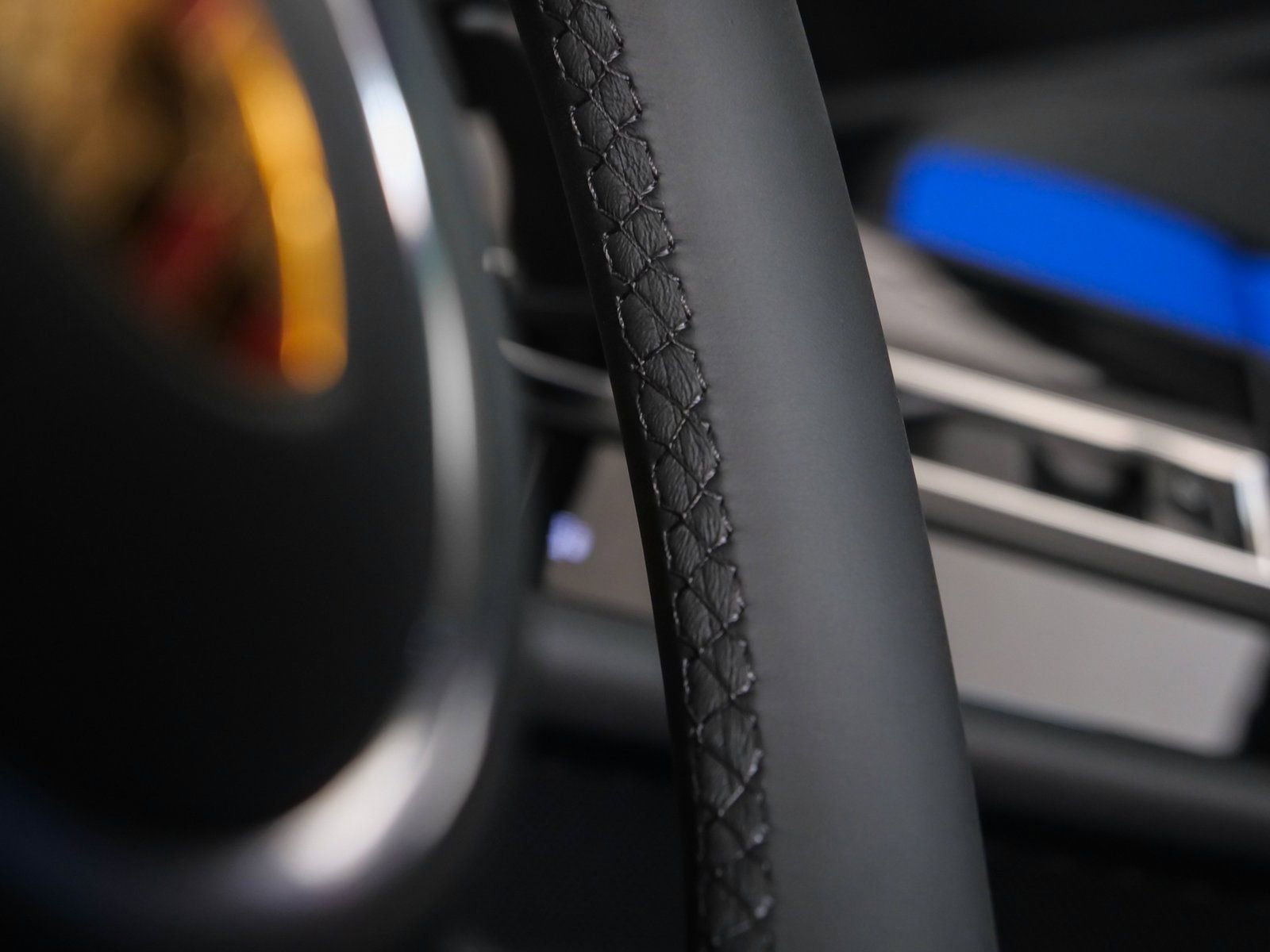 Certified 2025 Porsche Macan image 36