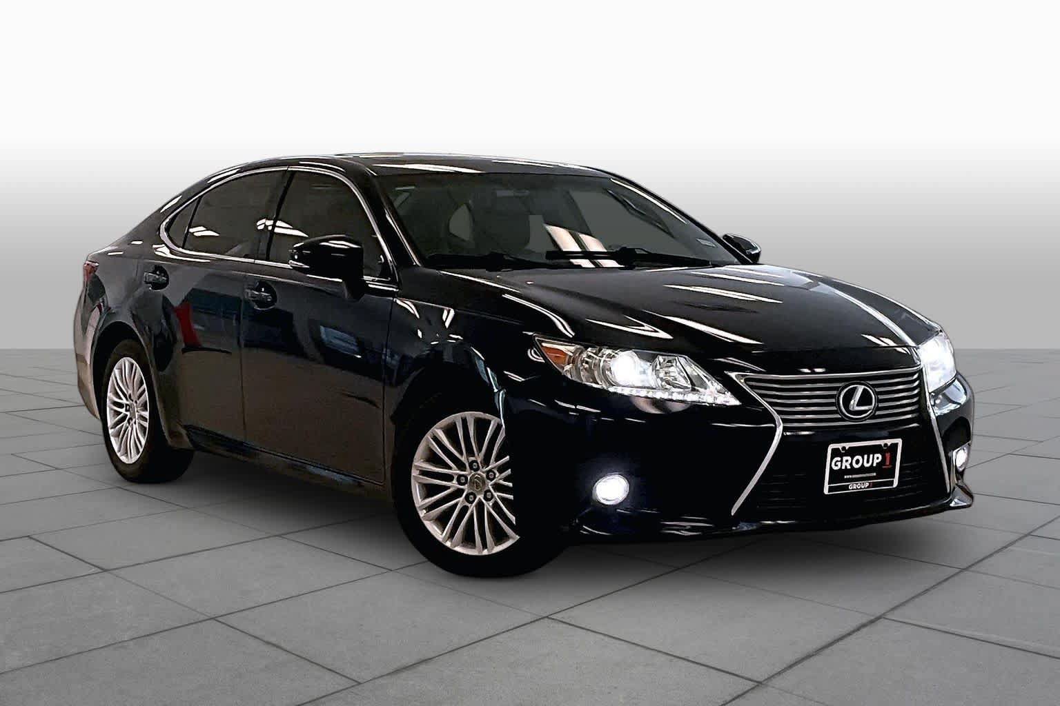 Used 2015 Lexus ES 350 w/ Luxury Package FWD image 2
