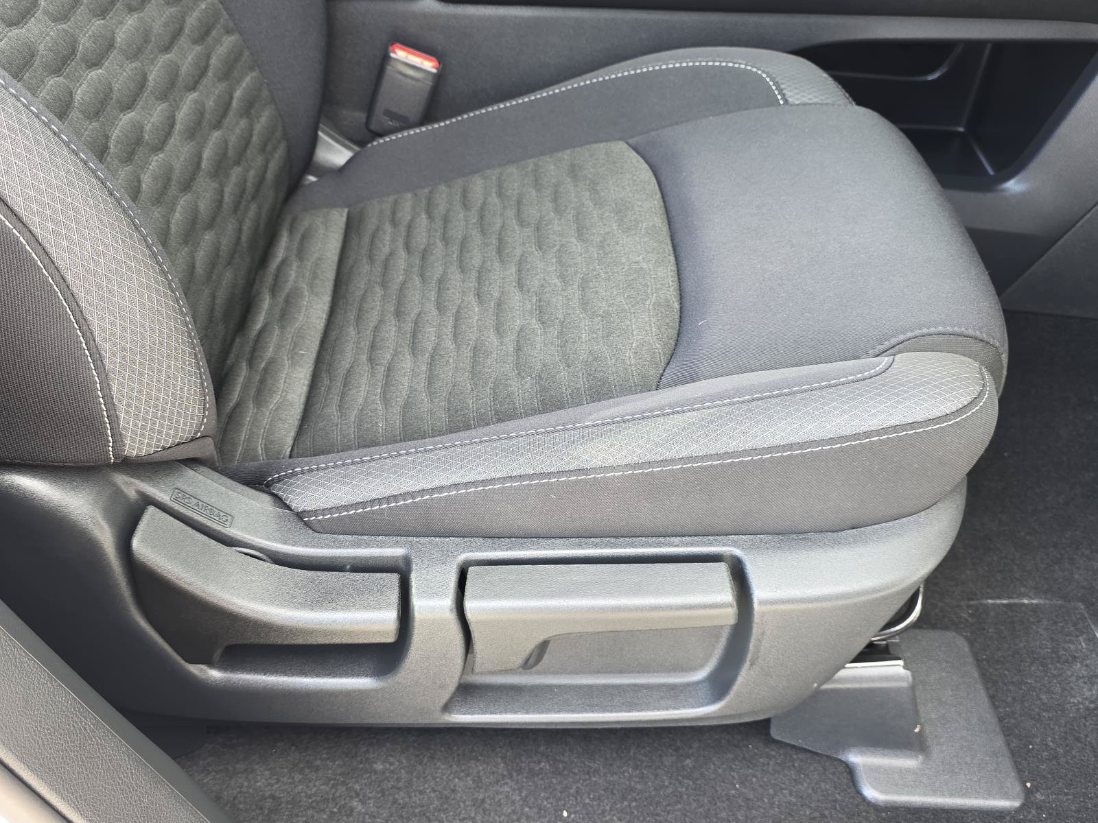 Used 2025 Nissan Pathfinder SV w/ SV Premium Package FWD image 19