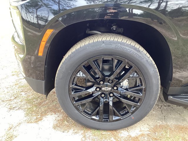 New 2025 Chevrolet Suburban Premier image 9