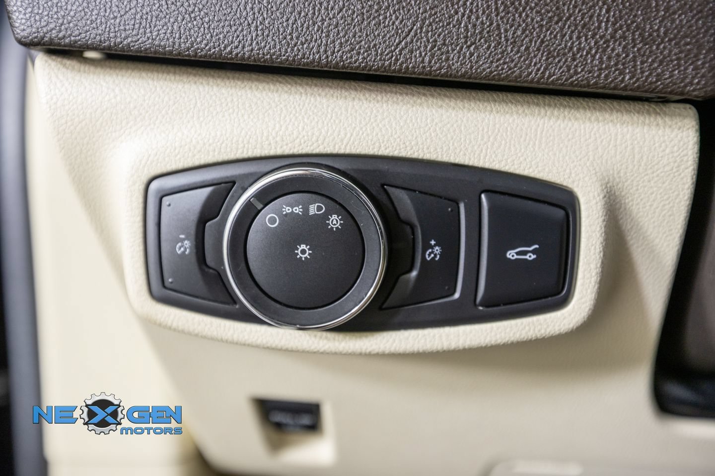 Used 2016 Lincoln MKC Reserve w/ Lincoln MKC Climate Package AWD/4WD image 13