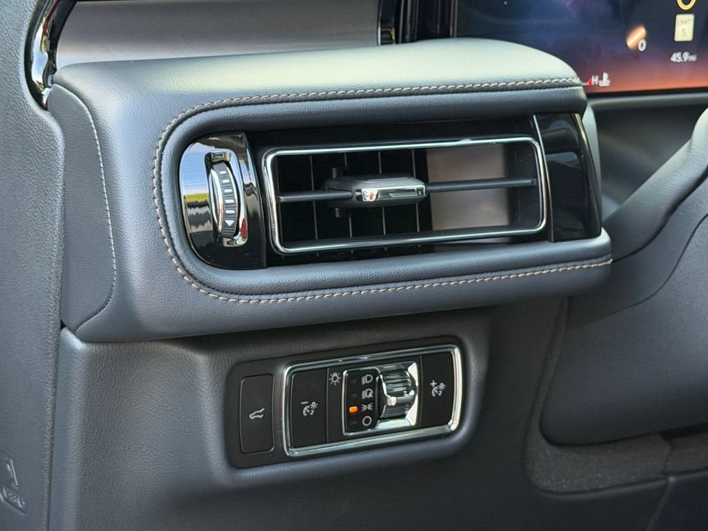 New 2027 Lincoln Aviator AWD w/ Jet Appearance Package image 29