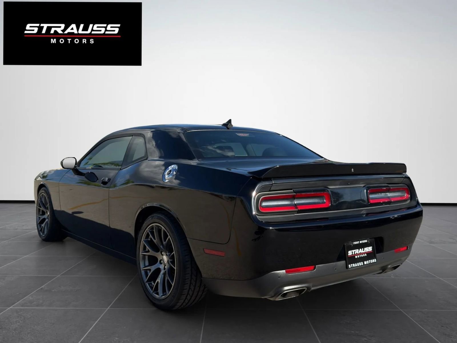 Used 2016 Dodge Challenger SRT w/ Technology Group image 7