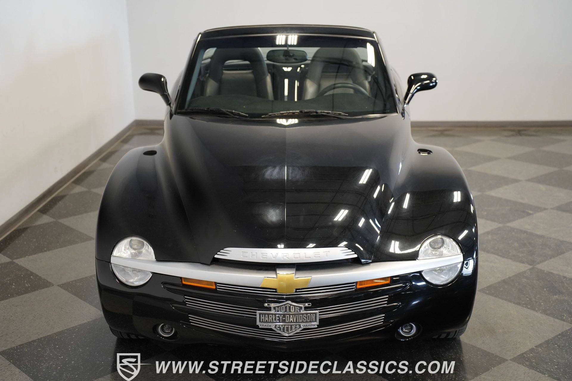 Used 2004 Chevrolet SSR w/ Preferred Equipment Group image 26
