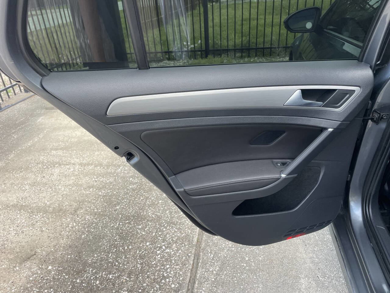 Used 2015 Volkswagen Golf S image 14